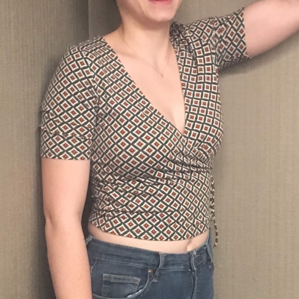 Patterned Wrap Crop Top - Picture 6 of 6
